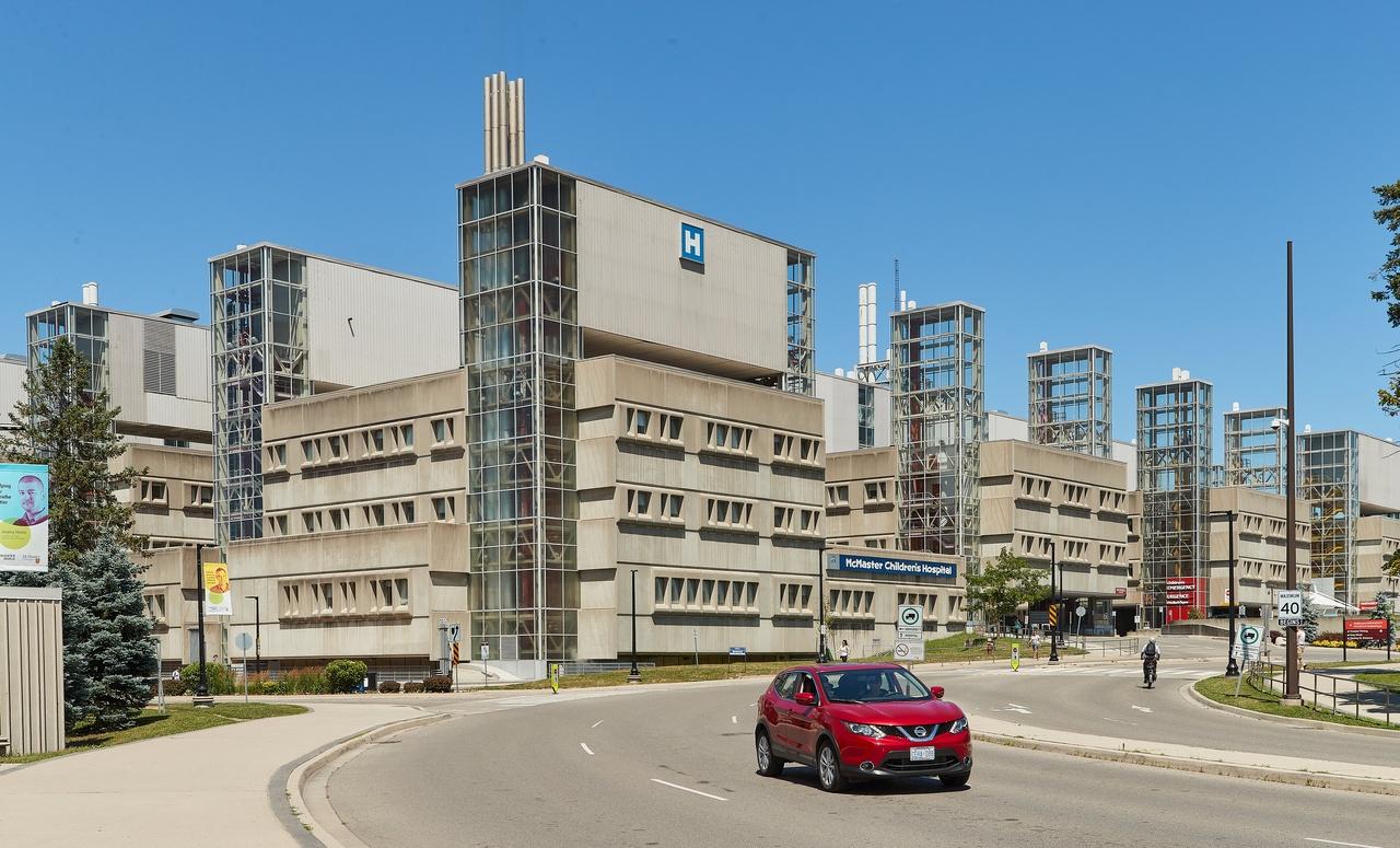 Angled view of the Children's Hospital from University Avenue.